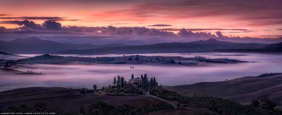 Ein besonderer Morgen im Herzen der Toskana.Spektakel im Himmel, mit nmystisch lila schimmernden Nebel und die herrlich klarer Luft.