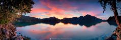 Stimmungsvoller Sonnenuntergang am Walchensee in Bayern