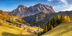 Tolpei Panoramabild im Wengental in den Dolomiten in Italien in Südtirol