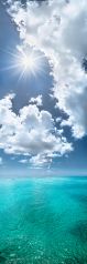 * Himmel und Meer * . Türkis bis Aquamarin farbenes Meer und blauer Himmel mit weissen Wolken. Dazu eine strahlende Sonne. XXL Hochformat / Hochkantpanorama für schmale Wände