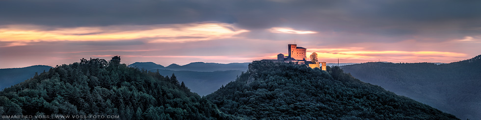 Burg Trifels Panorama im Pfälzer Wald